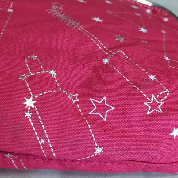 Estee Lauder Beautiful Red Cosmetic Bag With Gold Stars and Details. - Picture 6 of 16